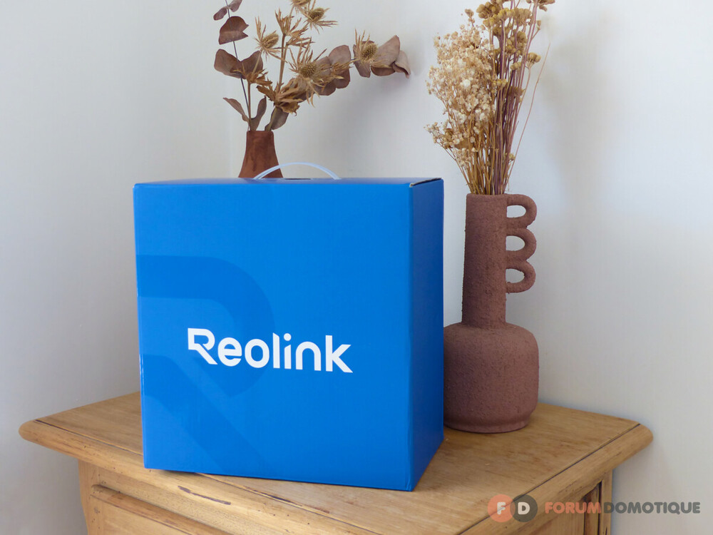 Reolink Home Hub Pro Boite Bleue.JPG