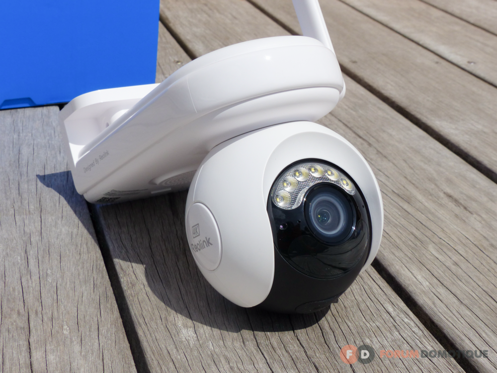 Reolink Atlas PT Ultra sur terrasse