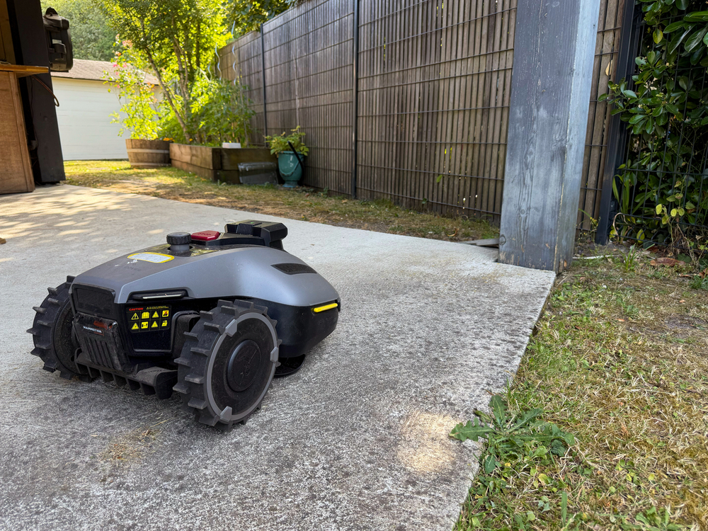 Mammotion Yuka Mini 2 Carport
